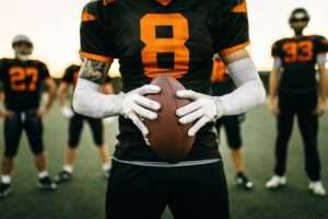 football gloves on ball protection: more than just slip prevention, they are key to stability and safety.